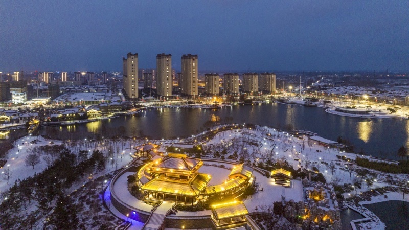 邳州：雪后桃花岛夜景动人